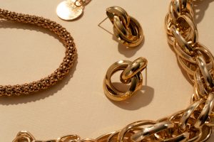 Come riconoscere l'oro vero: guida alla valutazione dei tuoi gioielli